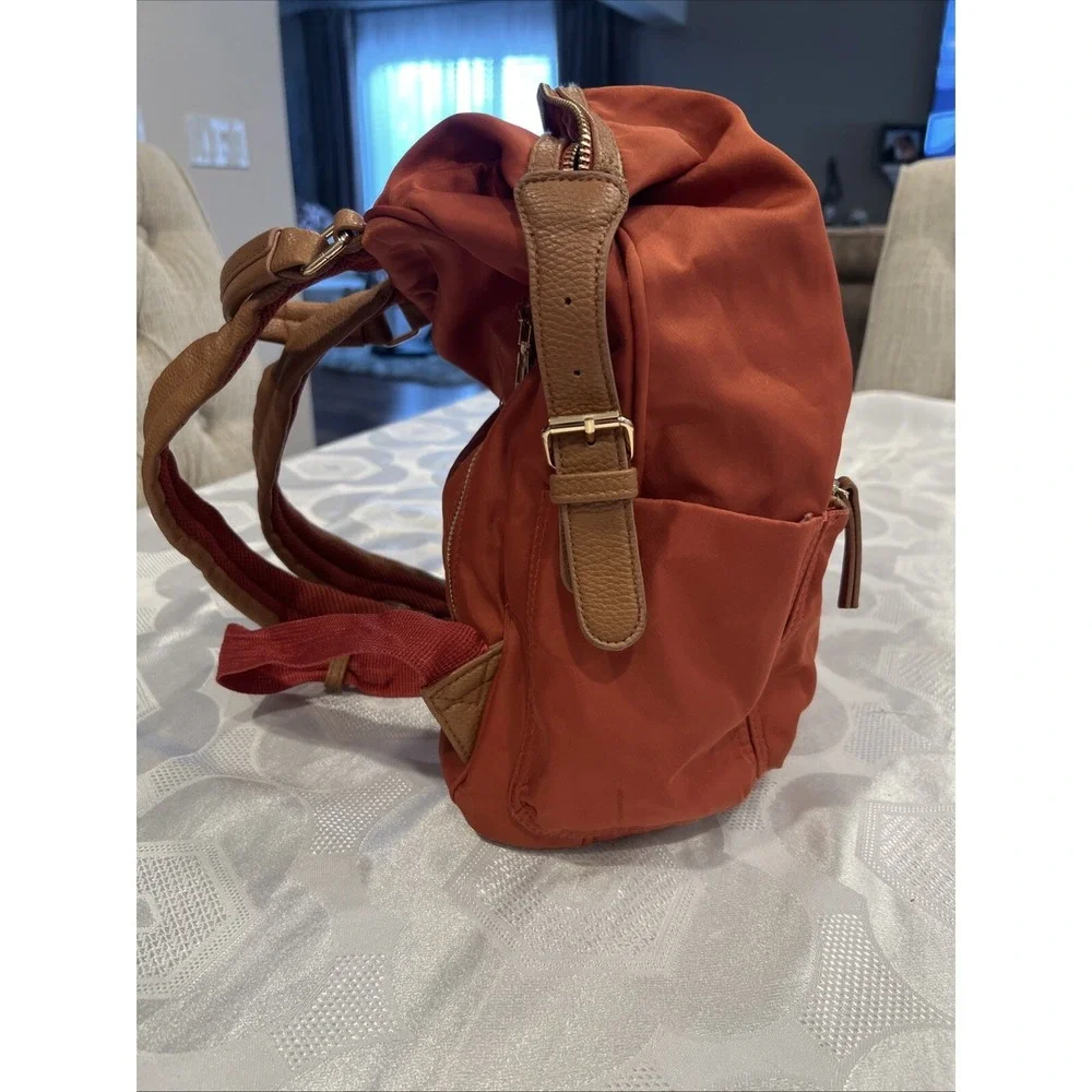 Tommy Bahama Brick Color Backpack Brown Leather Trim Water Bottle‎ Pockets Zip